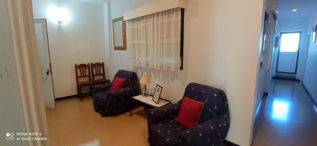 Cabeza la Vaca Hostal 2 Estrellas -Restaurante Las Tres Encinas En El Centro Del Pueblo מראה חיצוני תמונה